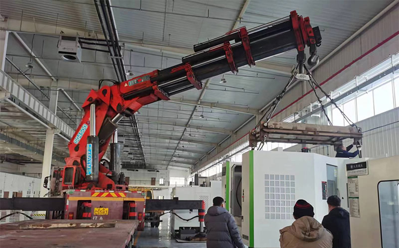 中德產(chǎn)業(yè)園設備吊裝